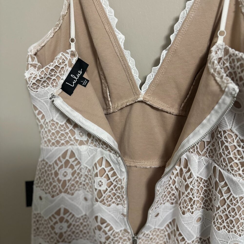 NWT-  Lulu’s Sway Away White Crochet Lace Dress- SIZE LARGE - Picture 8 of 8